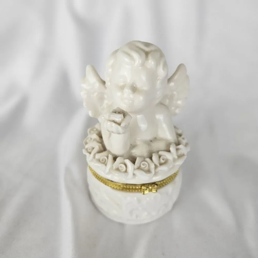 White Ceramic Cherub/Angel Trinket Jewerly Box With Roses, Great Condition